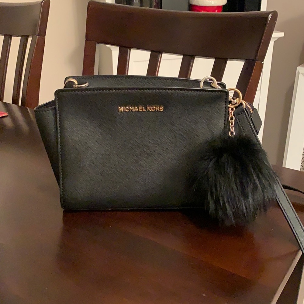 Michael Kors Crossbody with MK pouf fur keychain